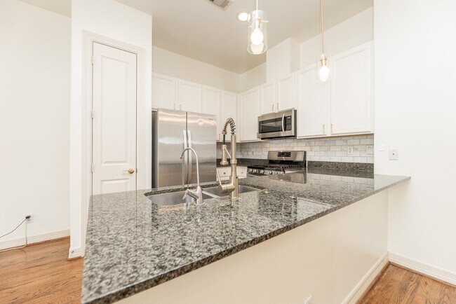 Building Photo - 3898 Center St