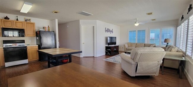 Building Photo - 6803 Kingwood Glen Dr