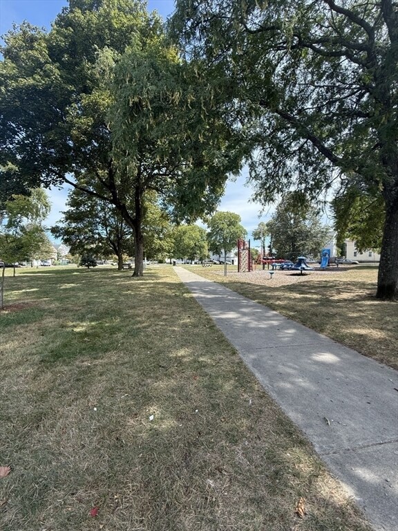 Building Photo - 40 Centre St