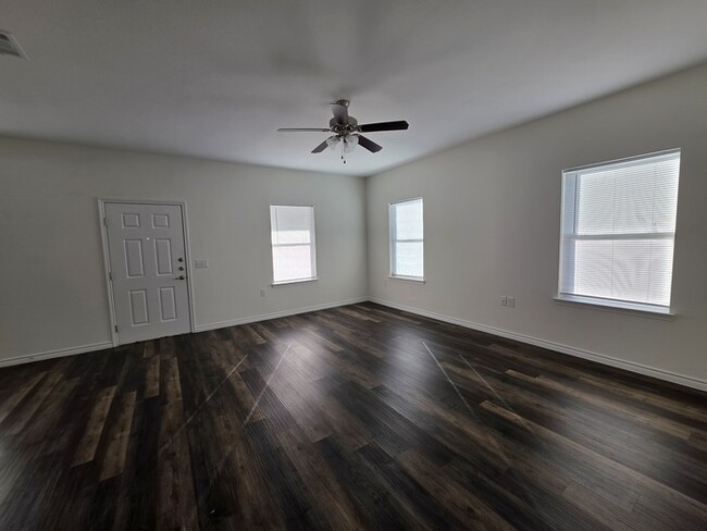 Building Photo - 6306 Lacey Oak Dr