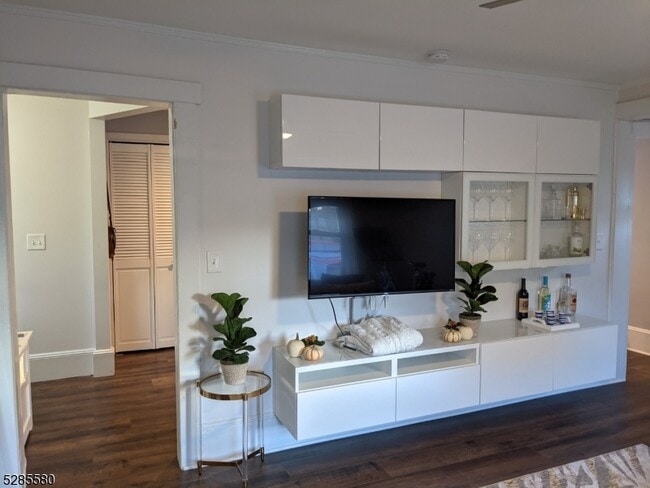 Building Photo - 2 Linwood Terrace
