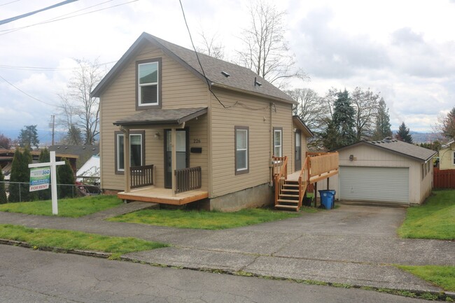 Building Photo - Camas - 2 Bedroom, 1.5 Bath with Large Detached Garage and EV Charging!