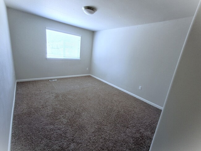 Building Photo - 4946 Skylark St NE