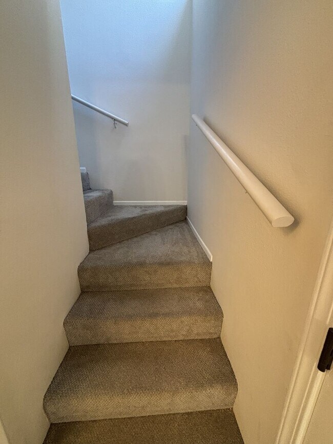 Building Photo - MOVE IN READY Updated La Habra condo