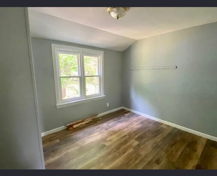 Building Photo - 244 Woodlawn Cir