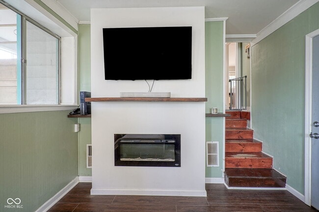 Building Photo - 1005 Chevy Chase Ln