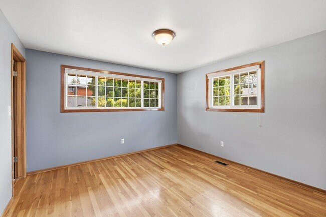 Building Photo - 6520 N Sutherlin St