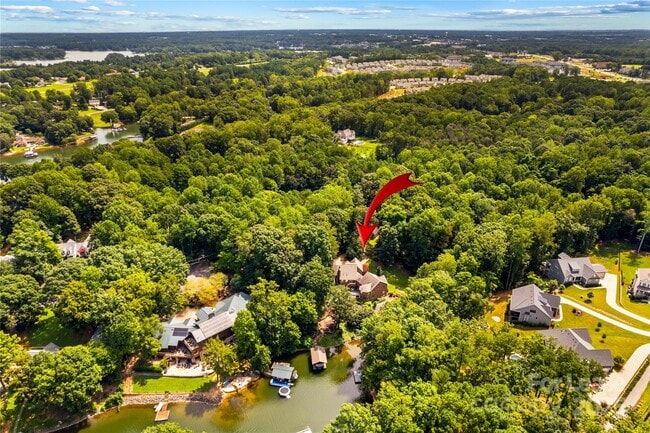 Building Photo - 709 Normandy Rd