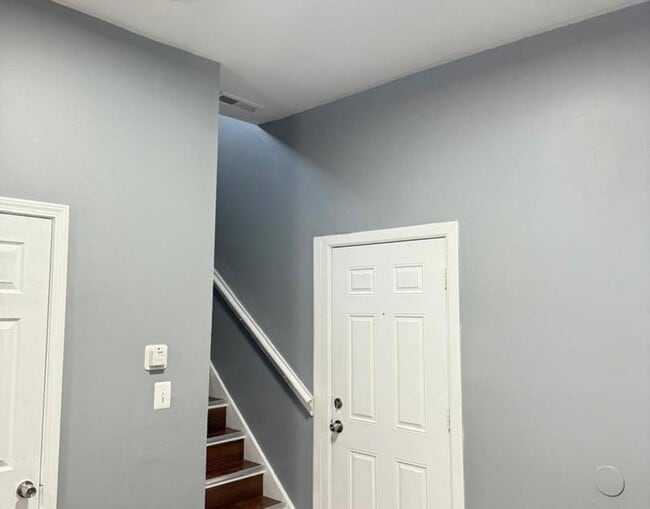 Building Photo - 1348 S Fairfield Ave