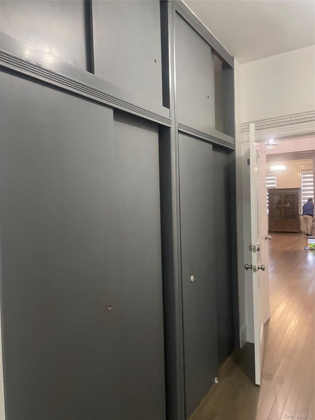 Building Photo - 17-20 Menahan St