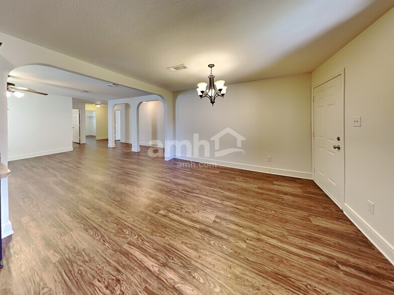 Building Photo - 1938 Cross Oaks Dr