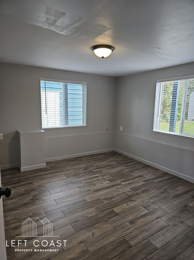 Building Photo - 2322 NW Inlet Ave