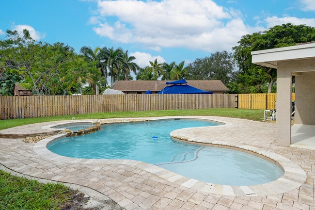 Building Photo - 630 SW 159th Terrace
