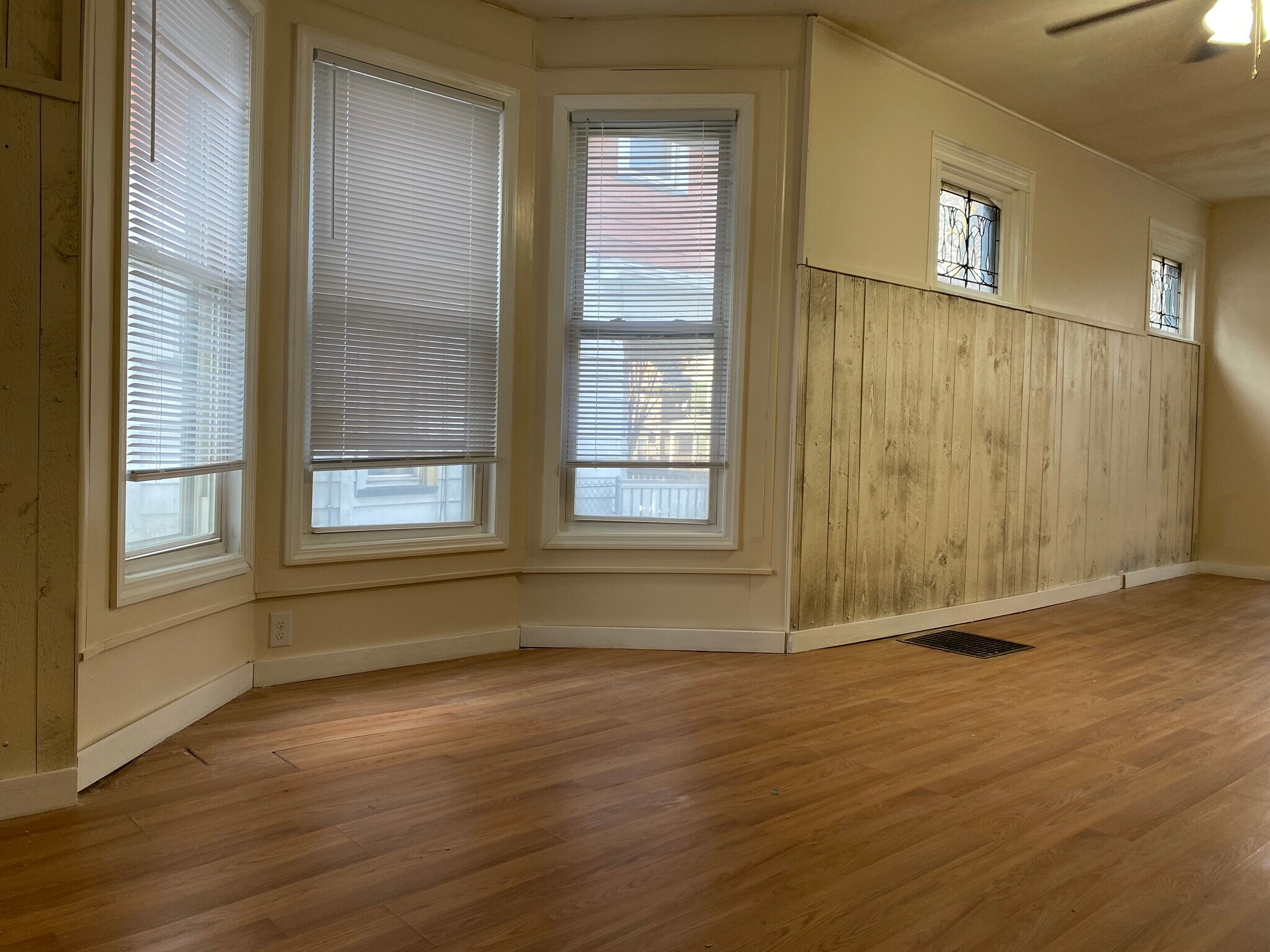 Building Photo - 127 Selye Terrace