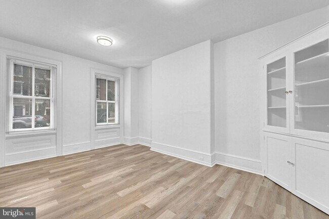 Building Photo - 28 W Airy St