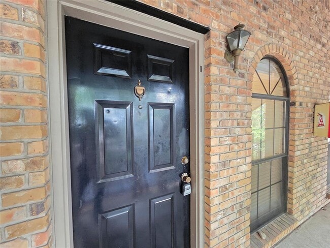 Building Photo - 505 W 18th St