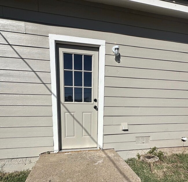 Building Photo - Cozy Contemporary Cottage – Charming 3-Bed...