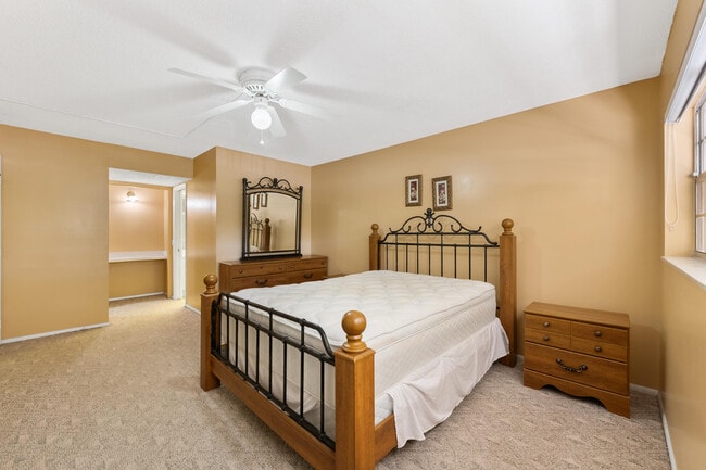 Building Photo - 3051 N Course Dr