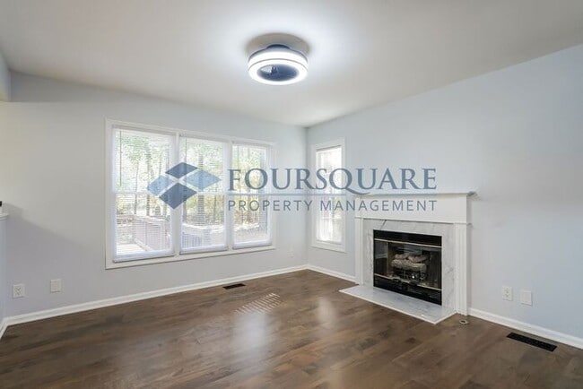 Building Photo - Spacious 3-Bed, 2.5-Bath Single Family Home with Modern Finishes & Back Deck