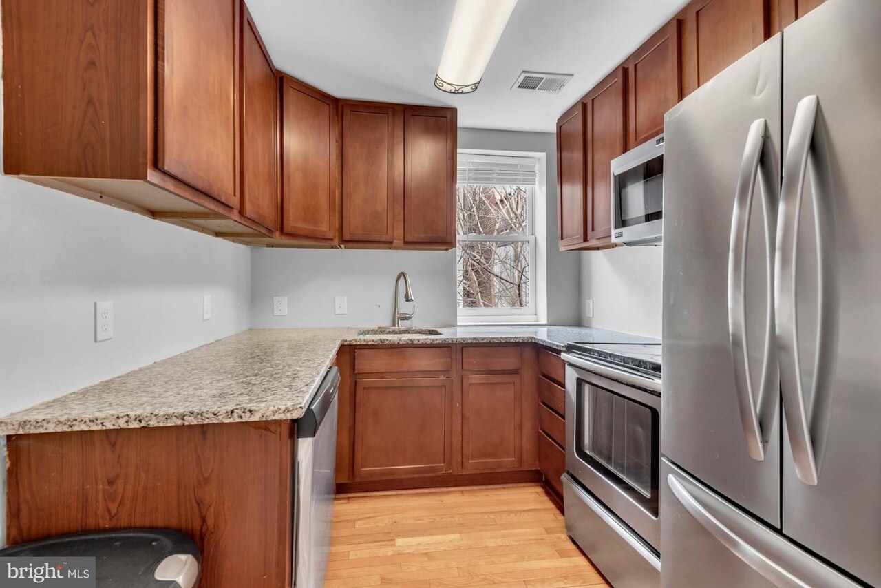 Building Photo - 210 W Read St