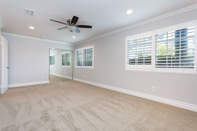 Building Photo - Spacious Entertainers Retreat in San Carlos!