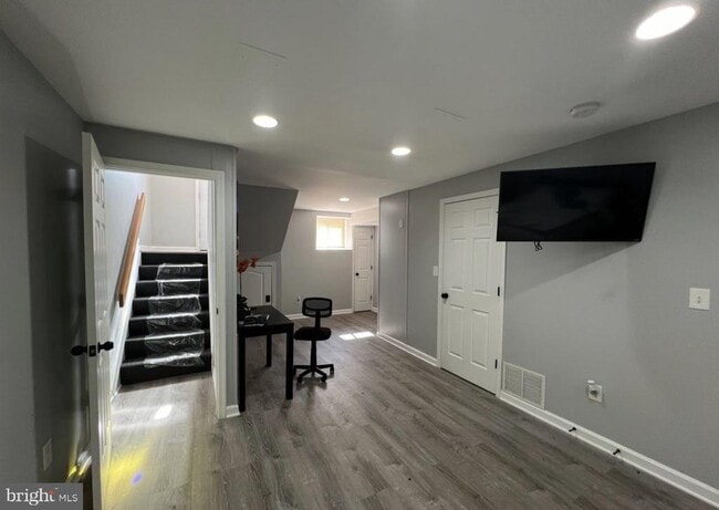 Building Photo - 402 N Chapel St