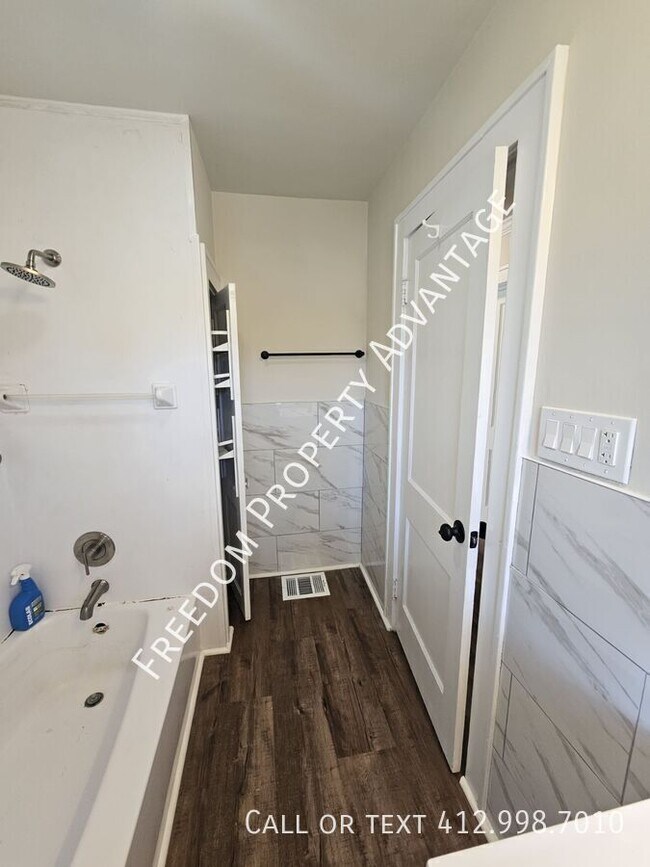 Building Photo - 462 McKinley Ave