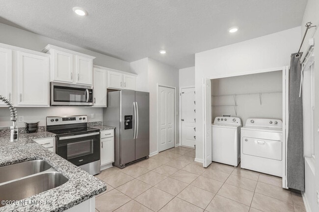 Building Photo - 262 Talulla Trl