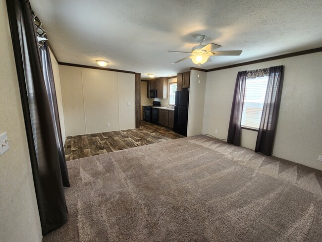 Primary Photo - 211 Colorado St