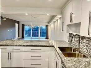 Building Photo - 3150 N Palm Aire Dr