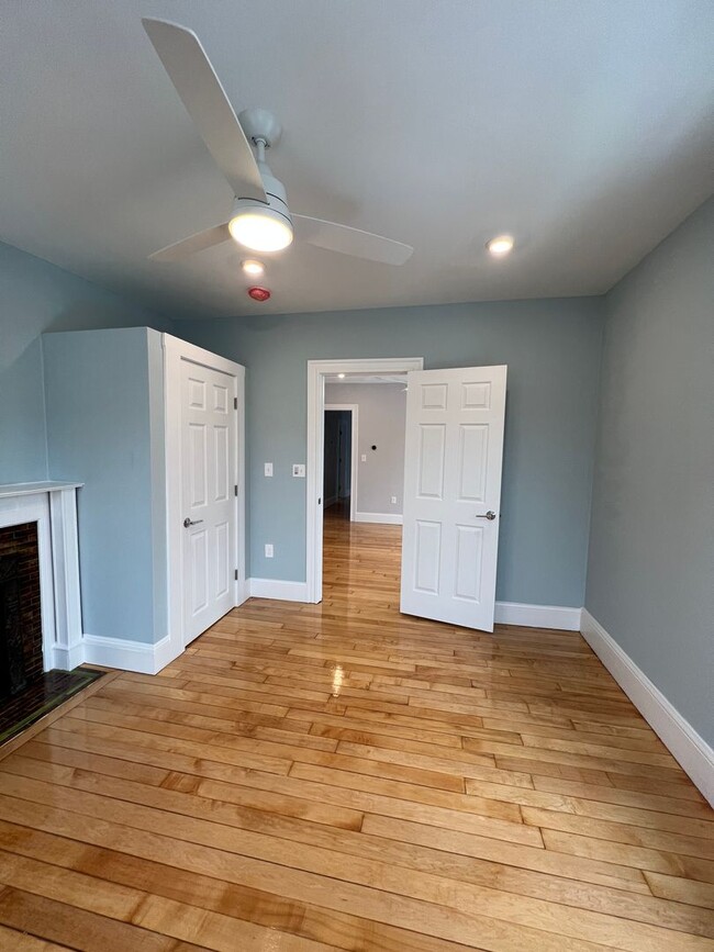 Building Photo - 9-11 Burnham St