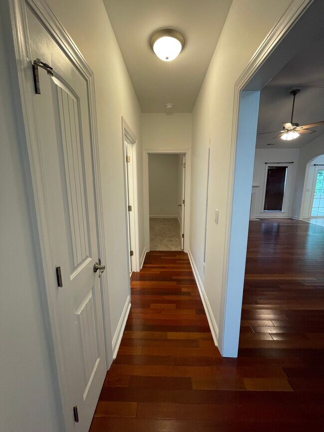 Building Photo - Move-In Incentive - $200 off first month's rent