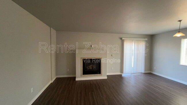 Building Photo - 855 NE Larch Ave