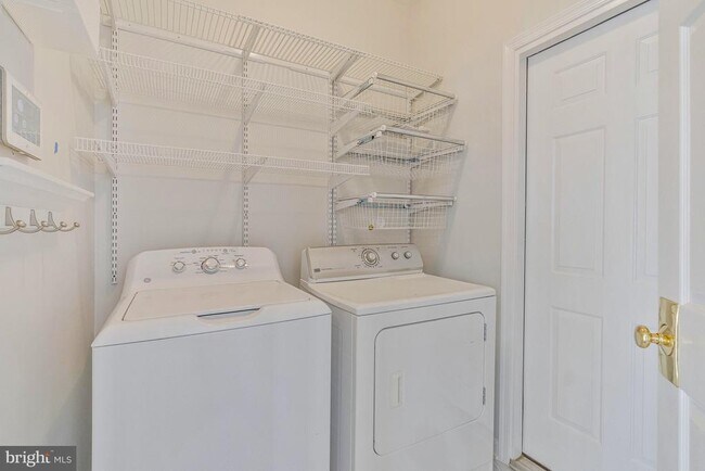 Building Photo - 10857 Hunter Gate Way