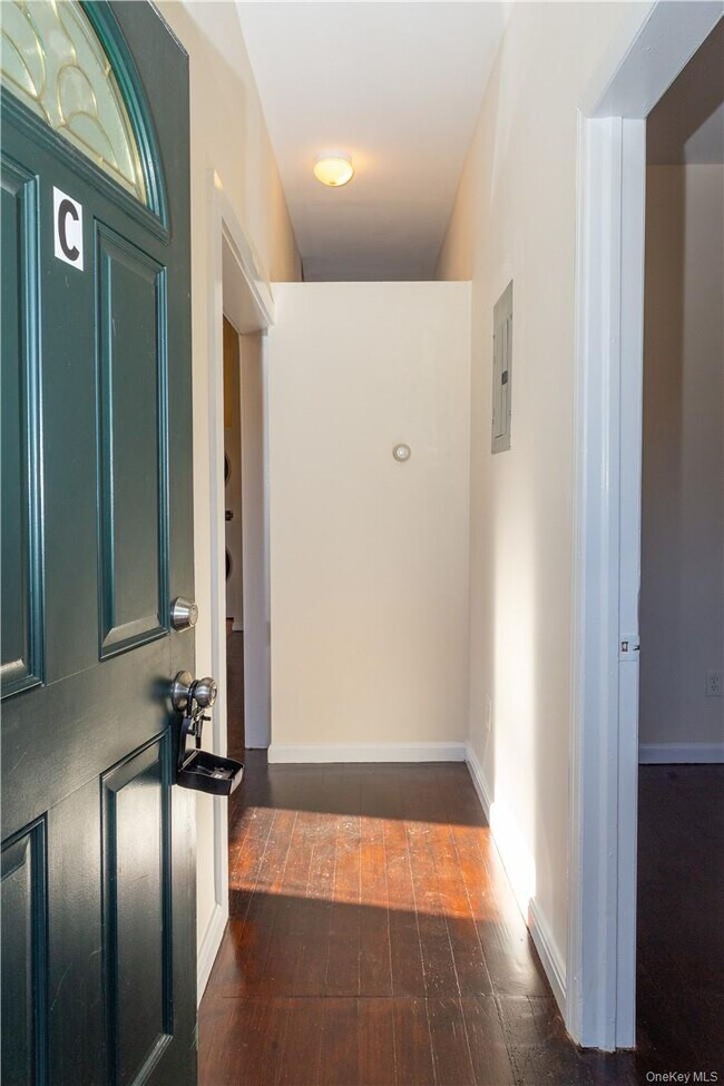 Building Photo - 33 Holmes Rd