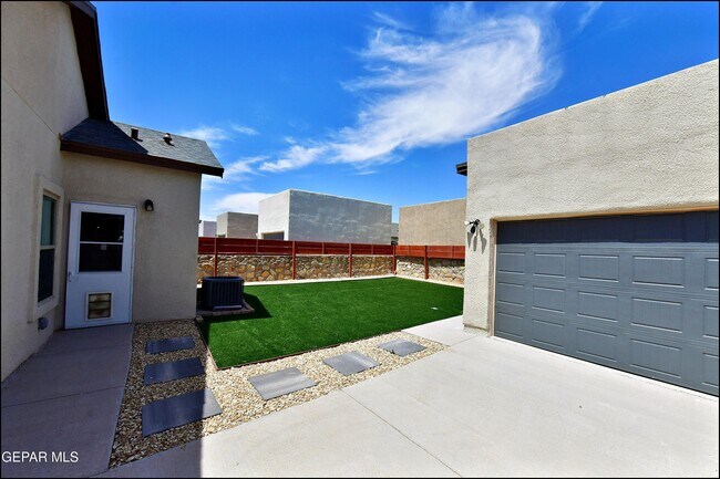 Building Photo - 14321 Bill Lazor Pkwy