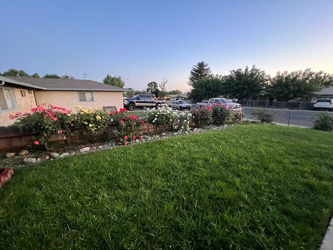 Building Photo - 136 Flying Cloud Dr
