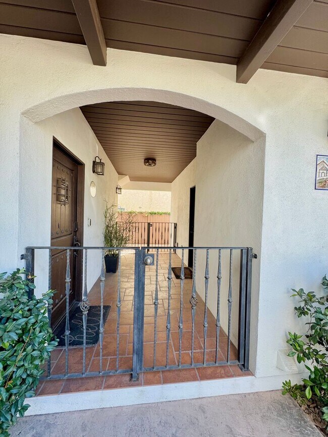 Building Photo - MUST SEE!!!!!