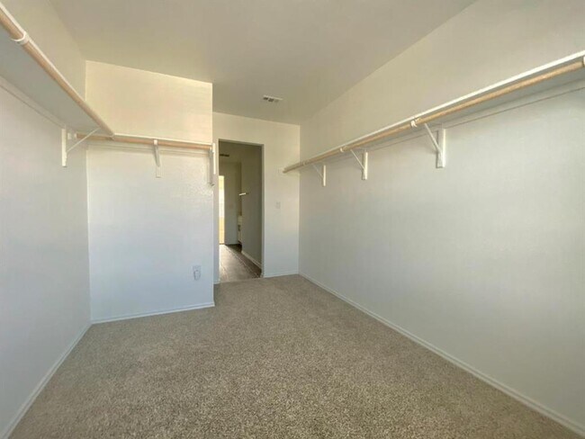 Building Photo - 12320 Silversmith Ln