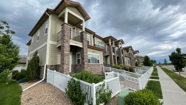 Building Photo - Gorgeous Townhome w/garage