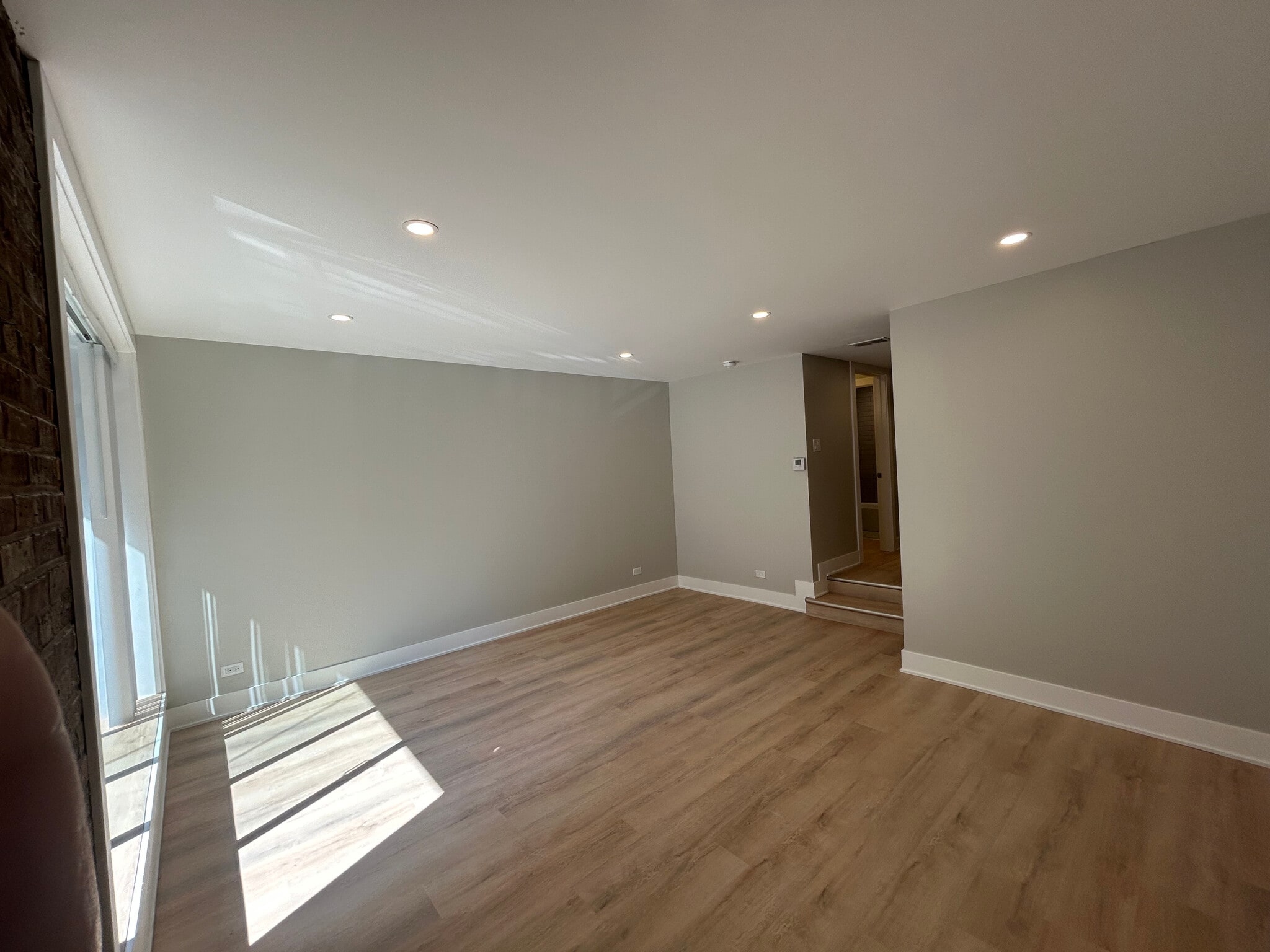 Building Photo - 1214 N La Salle Dr