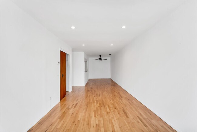 Building Photo - 30 Skyline Dr