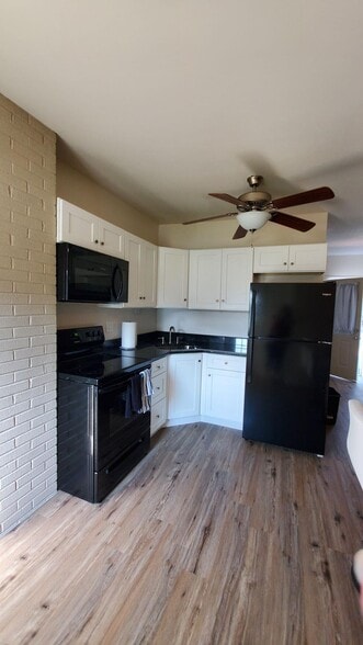 Building Photo - 243 York Rd