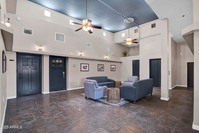 Building Photo - 5753 W Glendale Ave