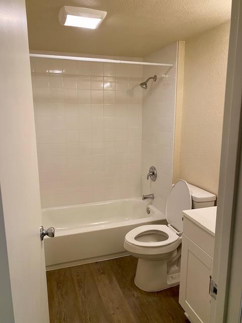 Building Photo - 1402 Summer Creek Dr