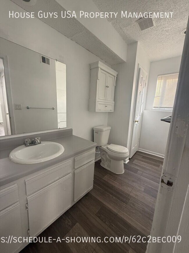 Building Photo - 9900 E 36th St S