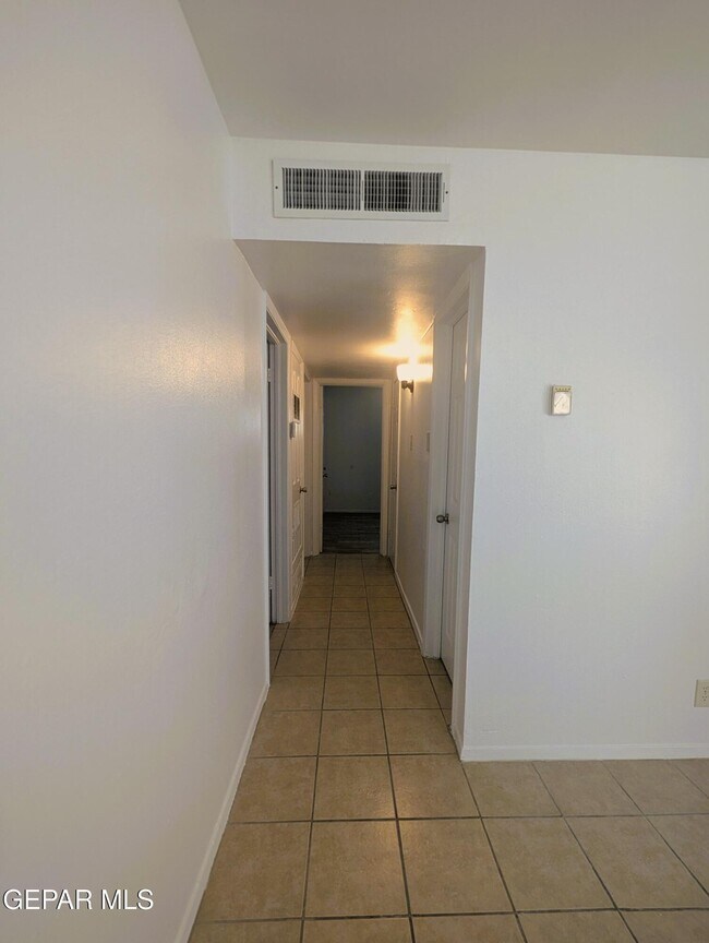 Building Photo - 5804 Pickerel Dr