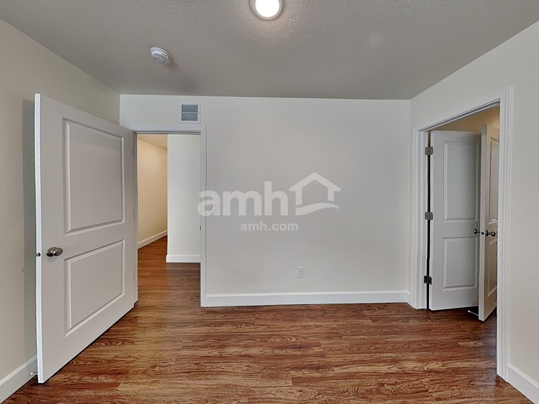 Building Photo - 2294 E Buckskin Way