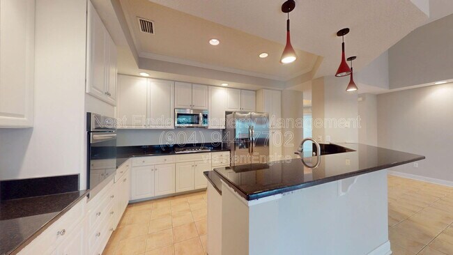 Building Photo - 330 N Shore Cir