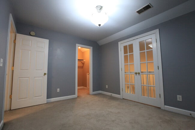 Building Photo - 2207 Stanford Ct